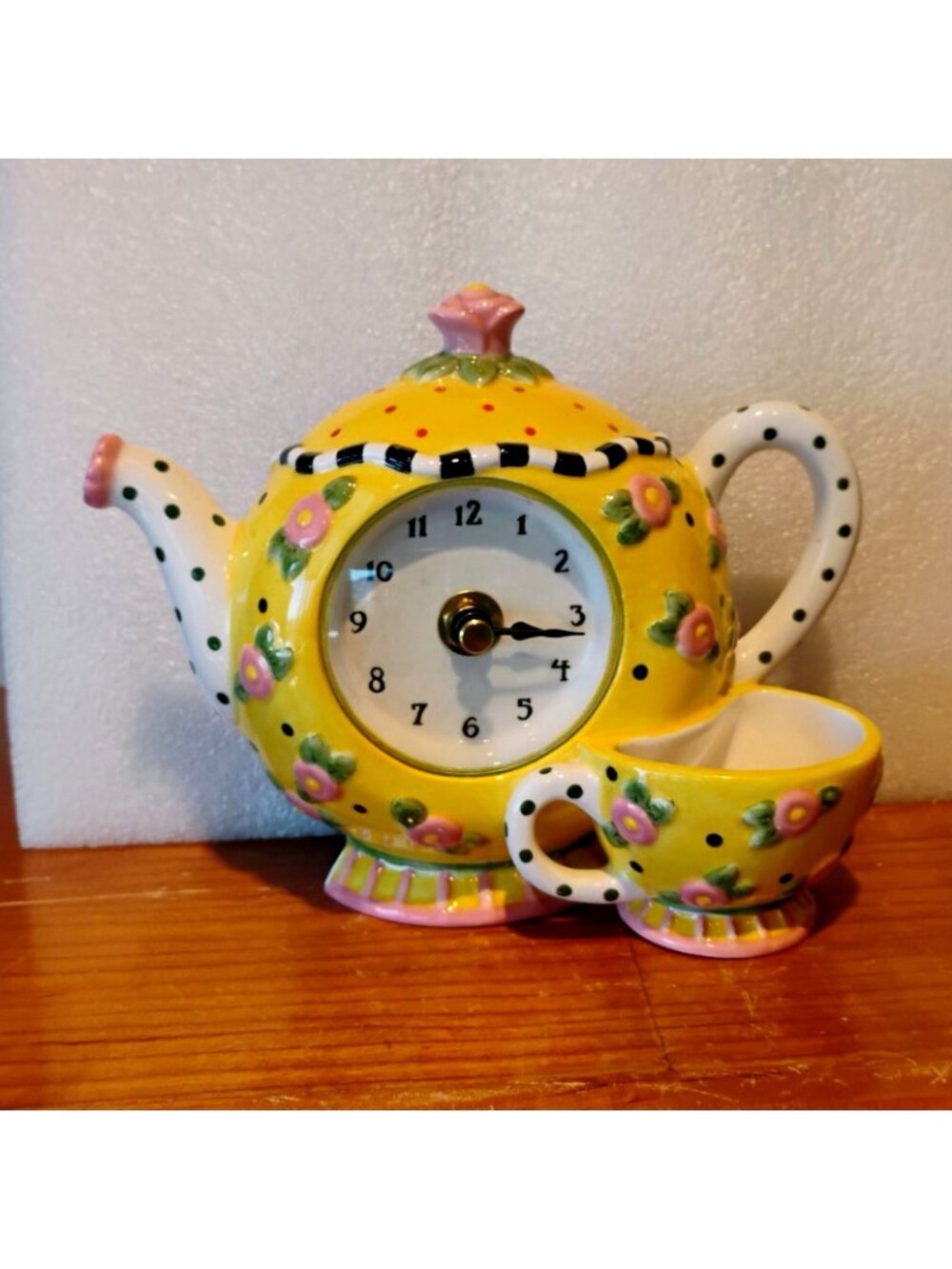 Mary Engelbreit Yellow Pink Rose Teapot Tea Cup Clock Vintage 2000 - Picture 5 of 9